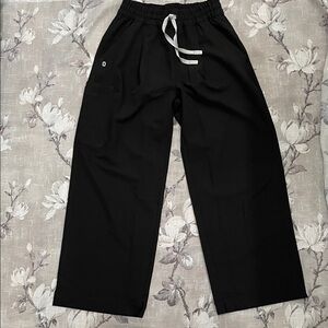 FIGS Shelby Scrub Pants - black - size small petite - sold out style